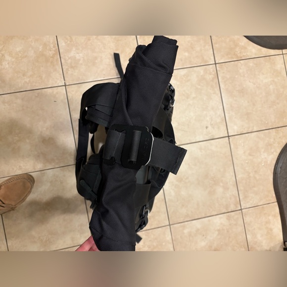 WANDRD PRVKE 31 Camera Backpack – Waterproof Black, Camera Cube Included - Picture 5 of 12